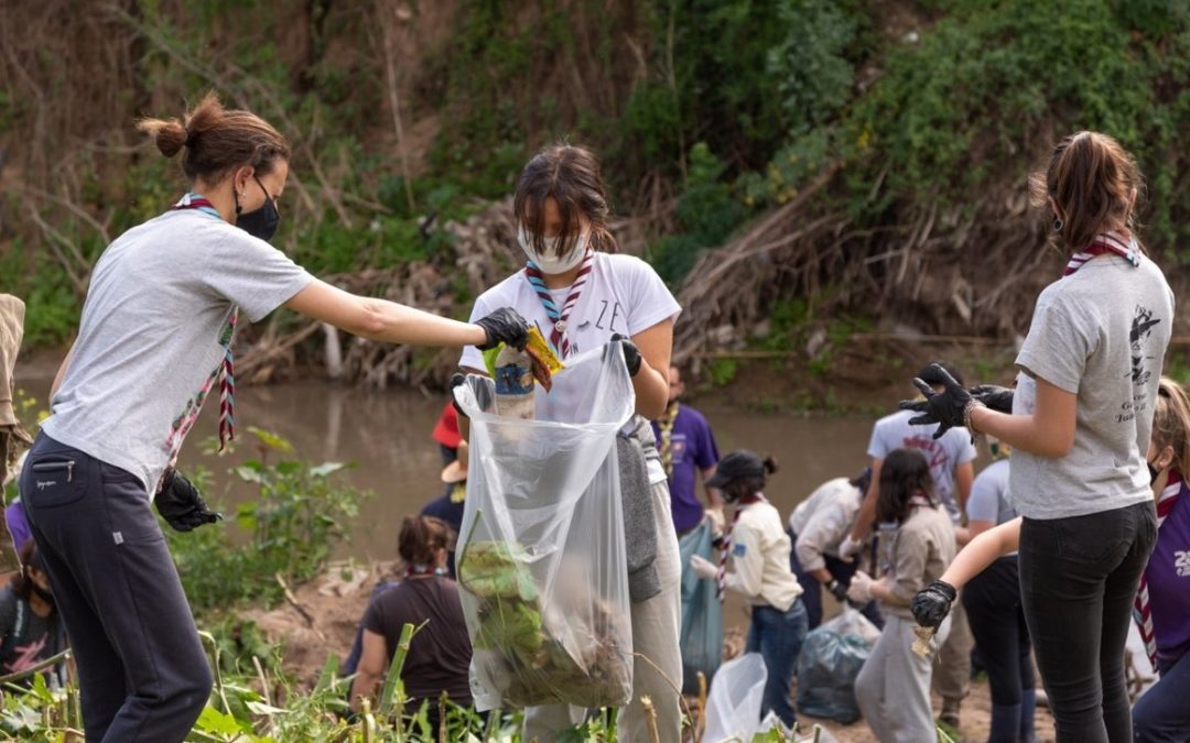 Scouts participaron de la jornada de limpieza del Río Paraná